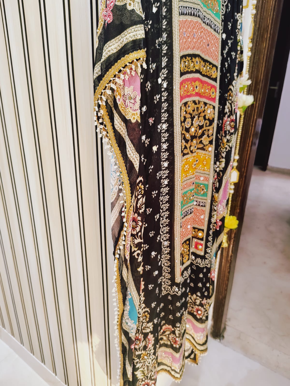 Kaftan With Mirrors and Beads Outlining