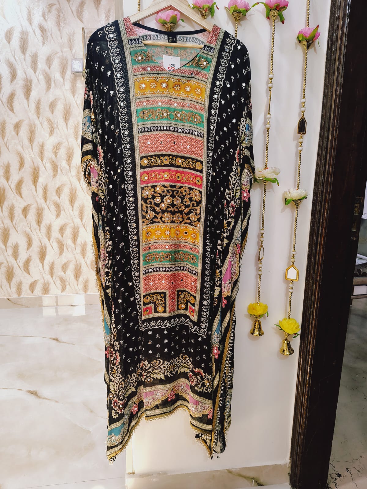 Kaftan With Mirrors and Beads Outlining